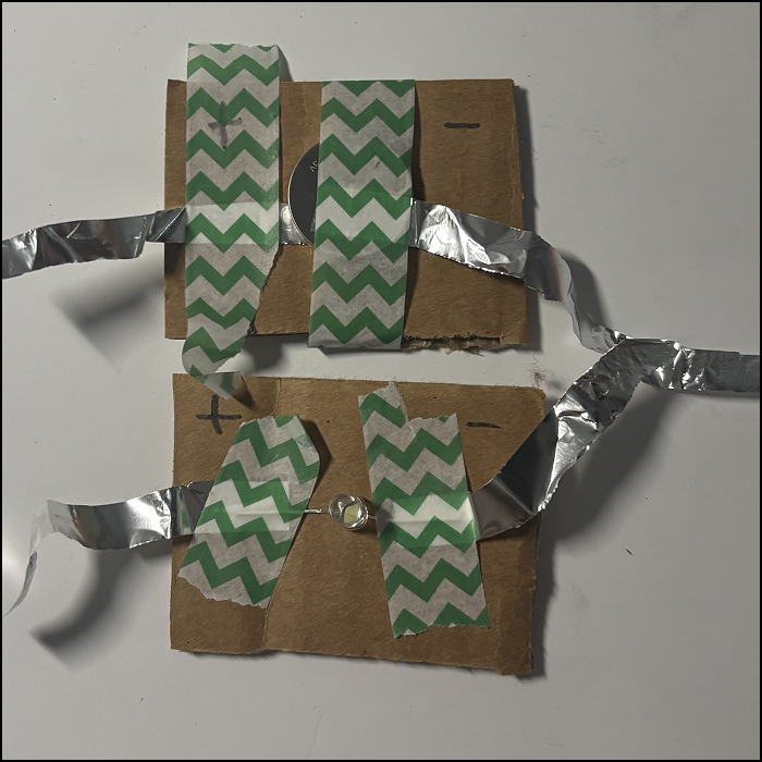 Using aluminum foil, I tried connecting the two folded foils together but failed.
